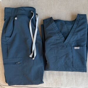 Figs Women's Navy Blue Scrub Set